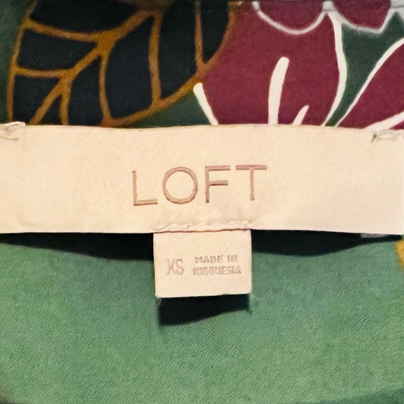 LOFT Pine Green Floral Top - Picture 4 of 6